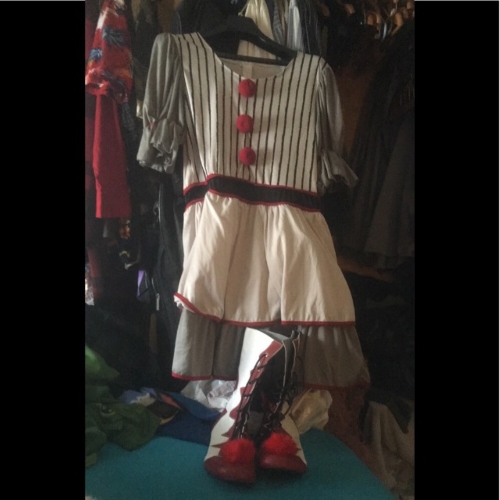 Penny wise costume (the whole outfit)